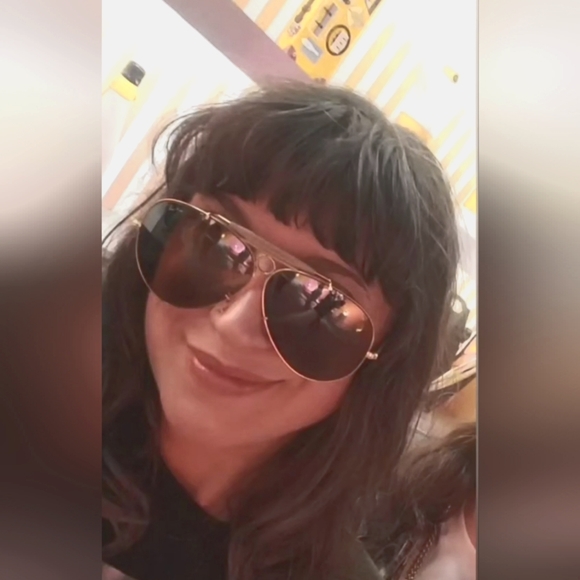 Meet your Posher, Erica - Picture 1 of 1